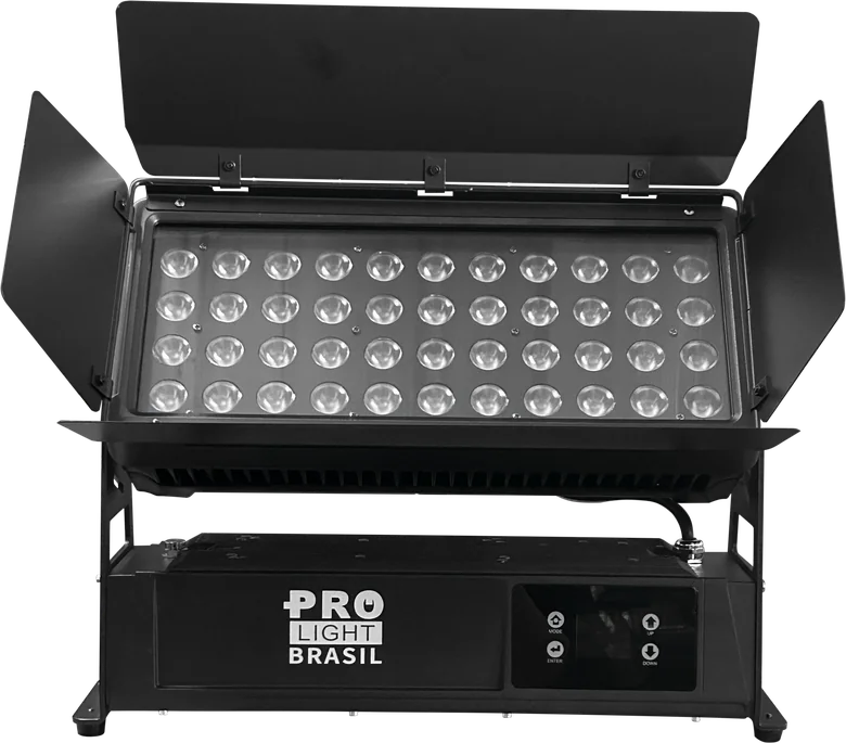 Ribalta P5 Outdoor — frente com array de LEDs 44×12W