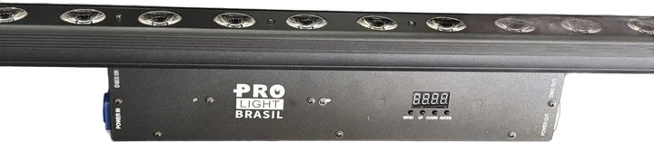 Ribalta Pixel a Pixel — vista frontal com display